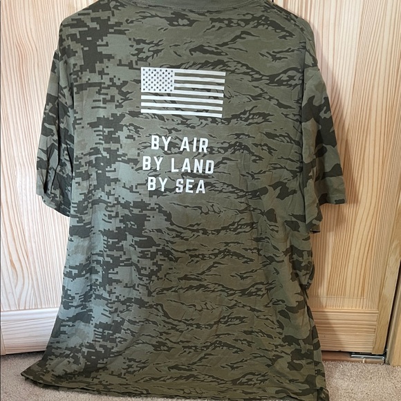 Under Armour Green Camo Tee with Bull Graphic - Picture 3 of 3